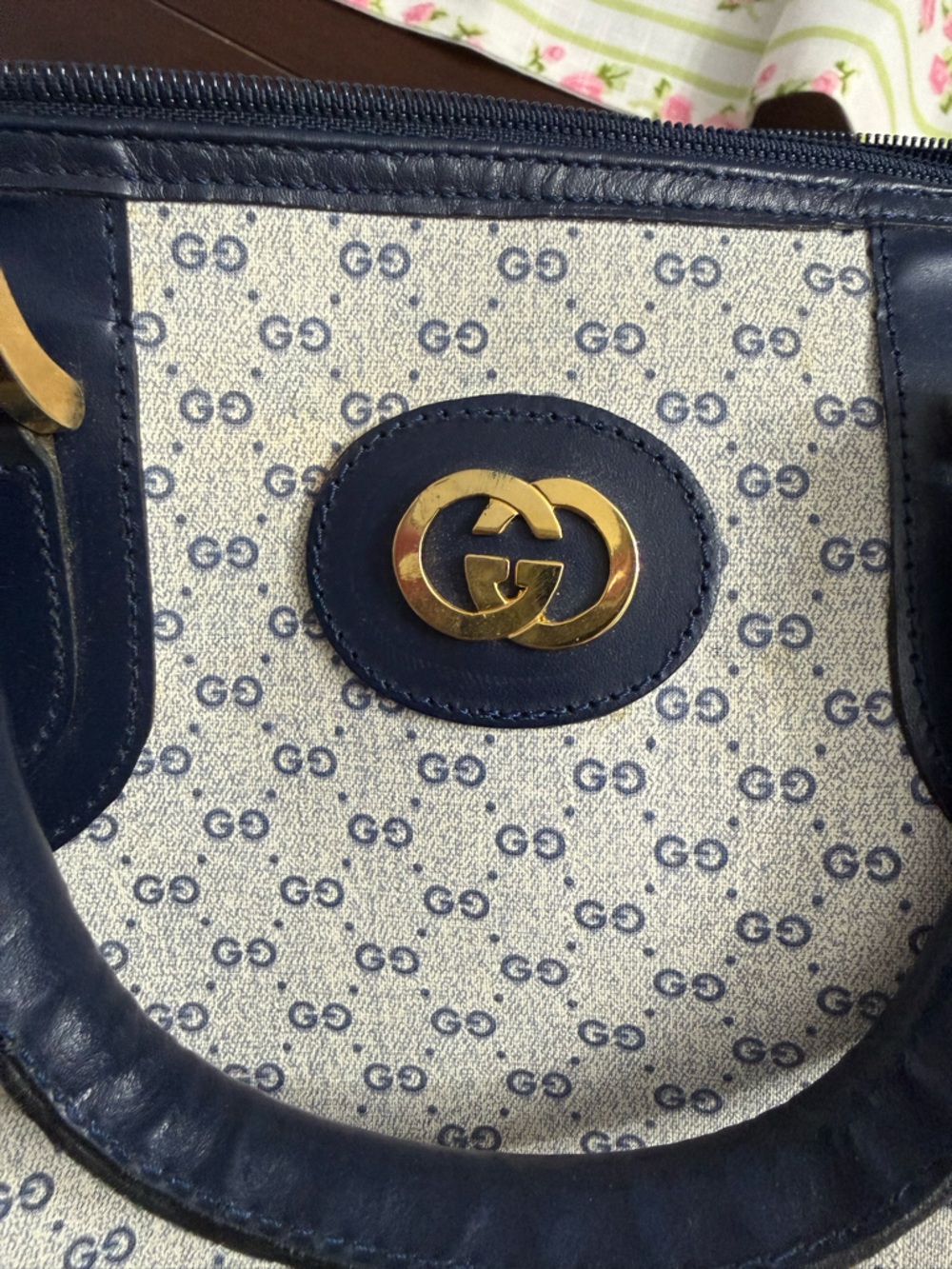 Vintage Gucci Beige GG Canvas Tote with Navy Leather Trim and Gold Hardware - Picture 7 of 7